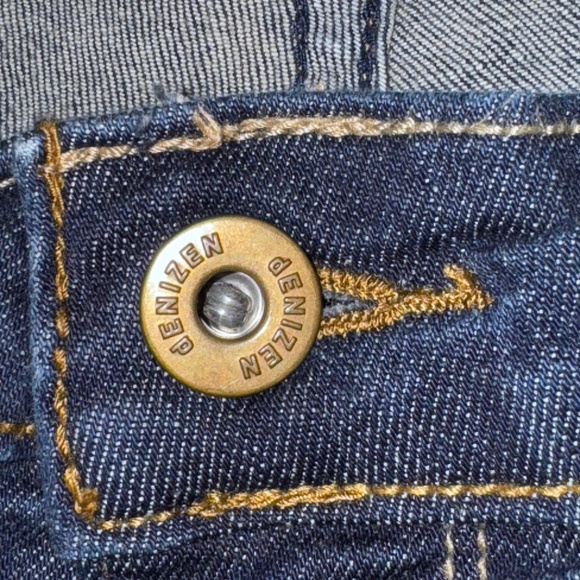 Denizen by Levi’s Totally Shaping Capri Cropped Jeans Pants EUC Sz. 12 - Picture 3 of 6